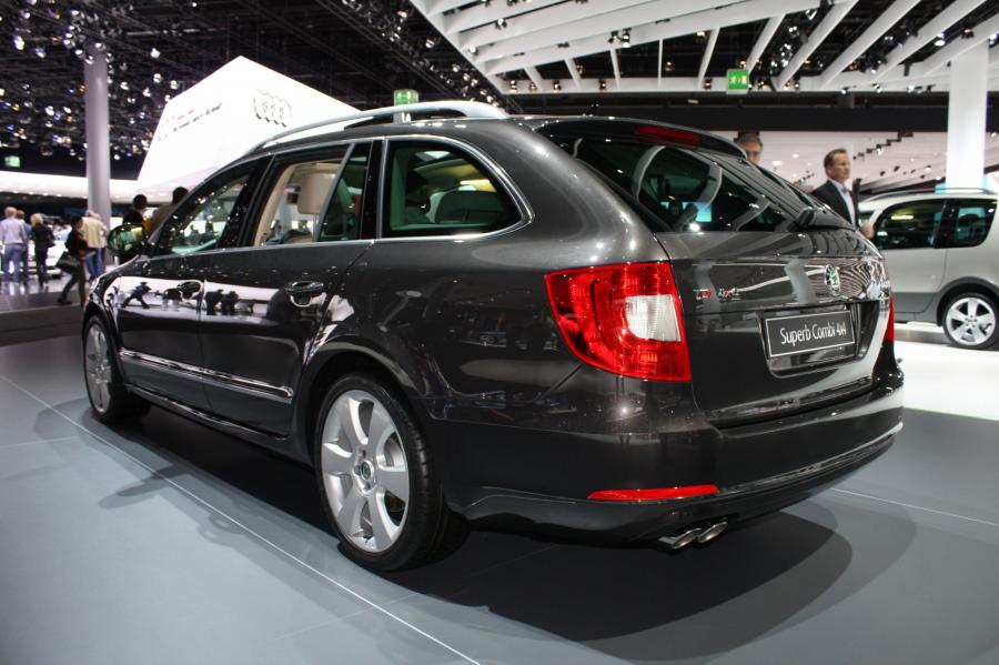  Skoda Superb Combi 2010 года  (фото 13 из 19)